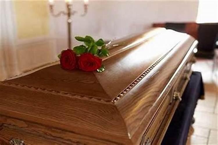 梦见死去父亲抬棺材
