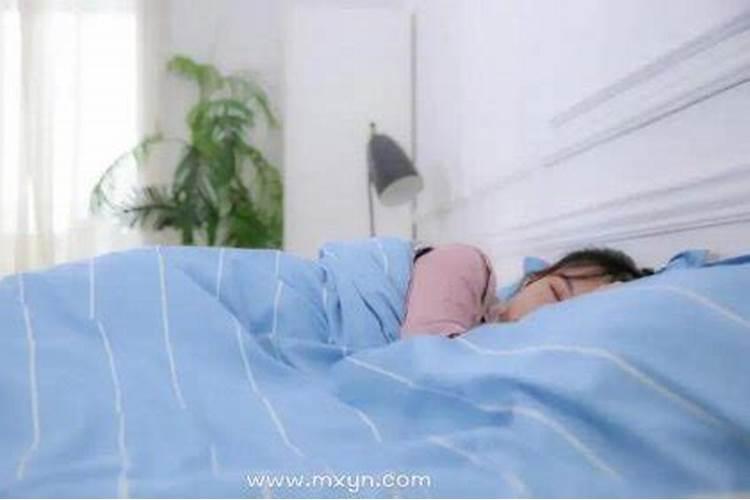 梦见和舅舅在床上睡觉