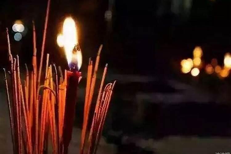中元节烧纸能在坟前烧吗？