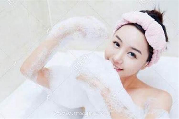 梦见女子洗澡是什么意思？