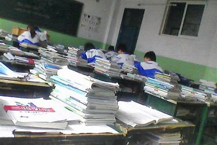 梦见回到初中学校上学
