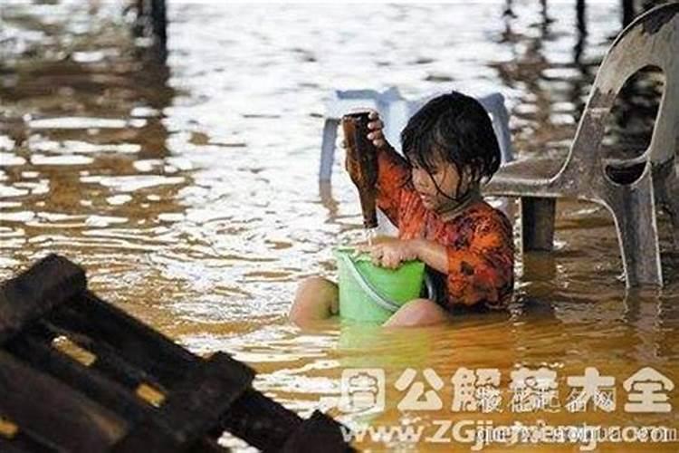 梦见发洪水自己被淹死