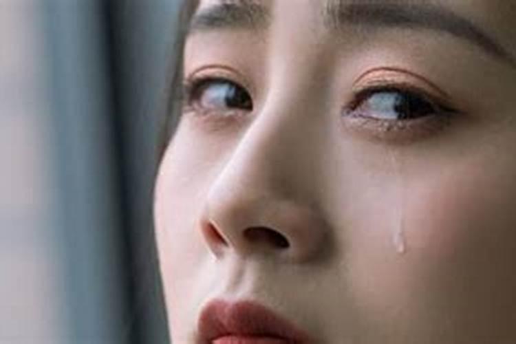 梦见见到已故的妈妈自己哭了