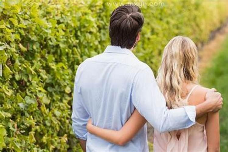 梦见陌生异性与自己示好