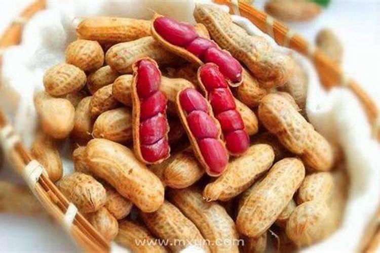 梦见很多人在吃花生？