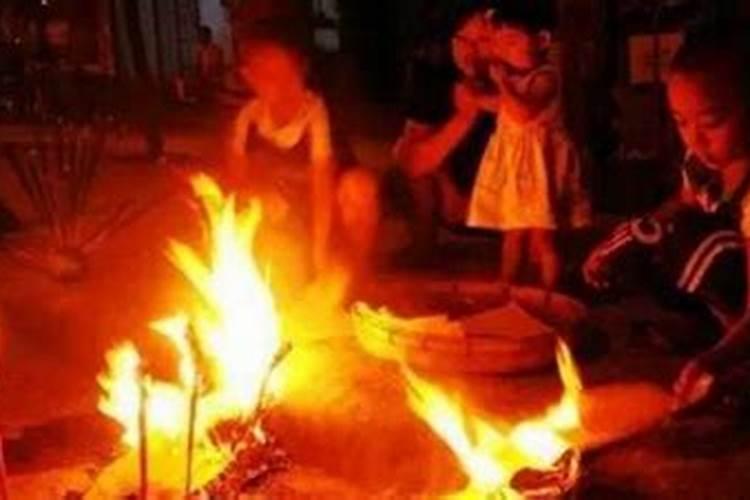 鬼节烧纸真的会来拿吗？