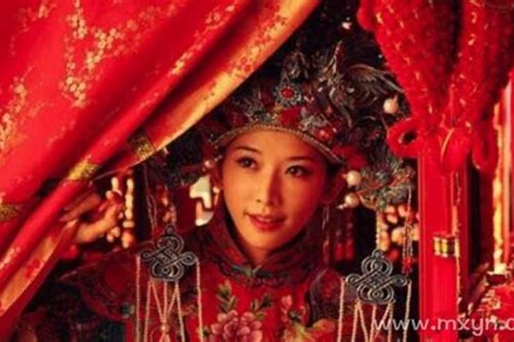 梦到别人穿红色嫁衣什么意思？