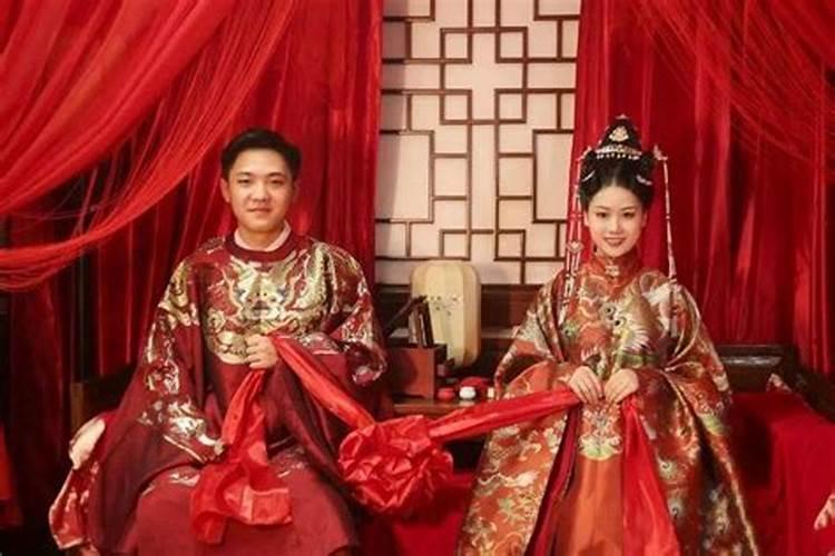 找半仙看挪床婚姻不顺