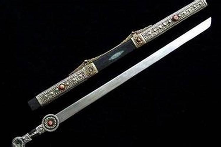 剑锋金命是什么意思？