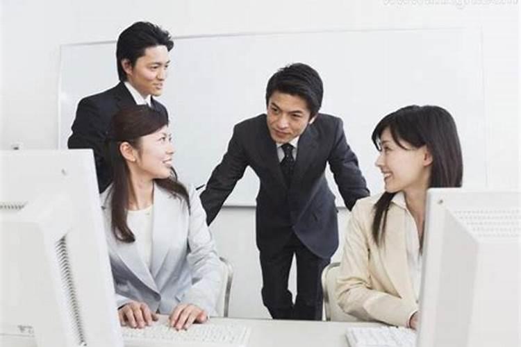 梦见女同事调走了是什么？