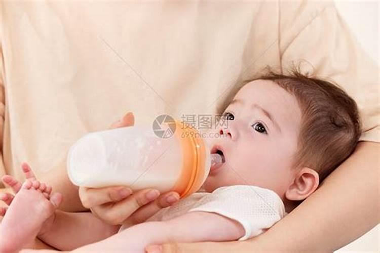 梦见漂亮的女宝宝喂奶