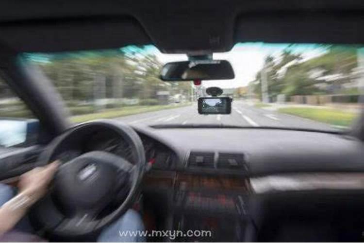 梦见别人出车祸了什么意思啊？