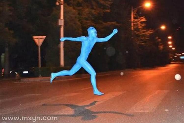 梦见自己裸奔啥意思？