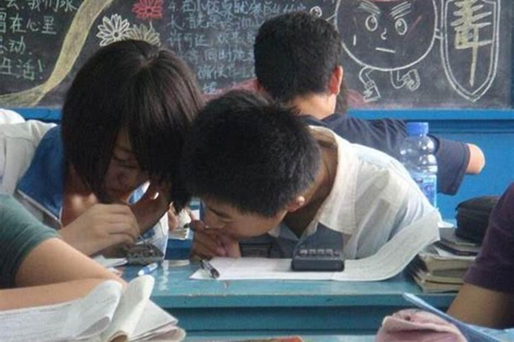 梦见长期不联系的异性同学