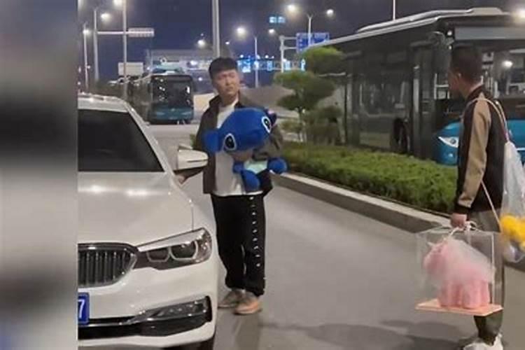 梦见姐姐开我的车翻车了