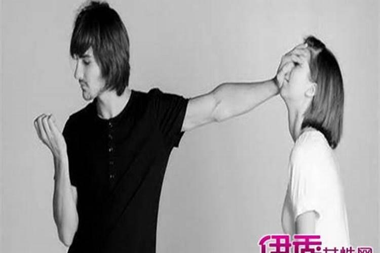 梦见前男友婚内出轨