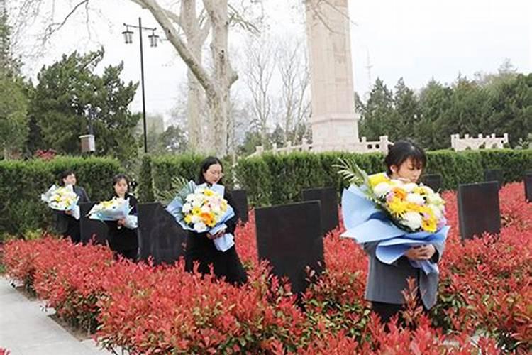 军人清明祭扫