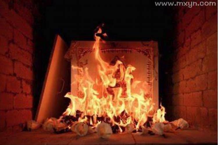 梦见火葬场在火化人是什么意思？