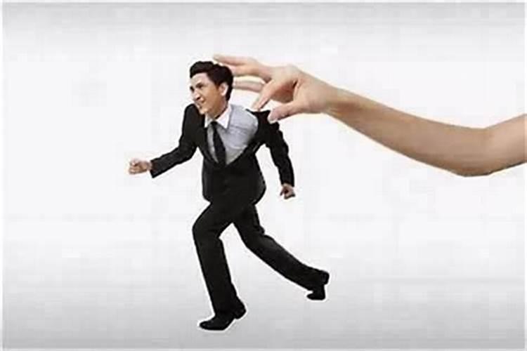 小人怎么对付让他害怕？