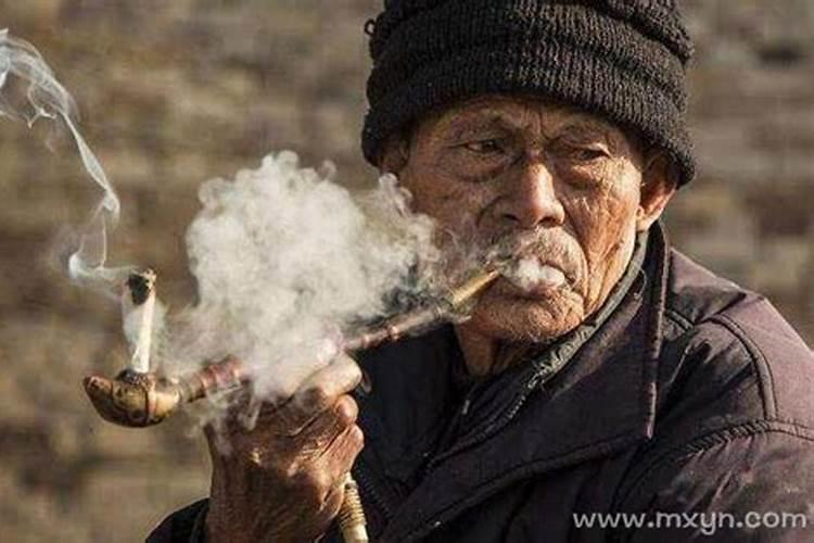 梦见死去的老人回来了是什么意思？