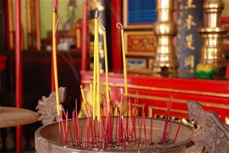 梦见上香上供怎么回事？