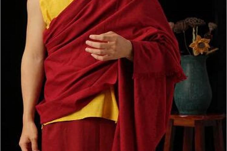 梦见大红布单披身上