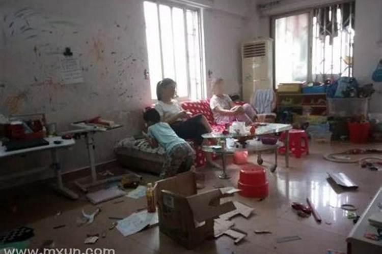 梦见好多人很乱的在娱乐场所？