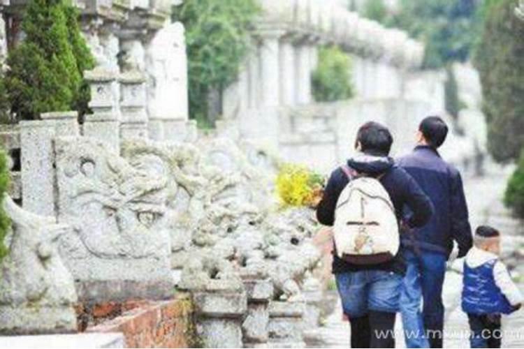 梦见去上坟是啥意思啊？