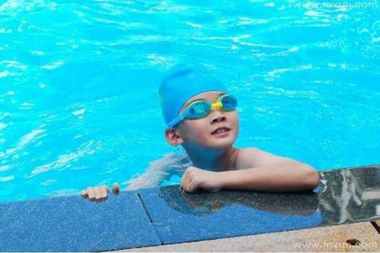 梦见儿子游泳是什么意思啊？