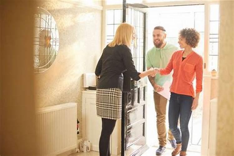 梦见陌生女人进了自己家里