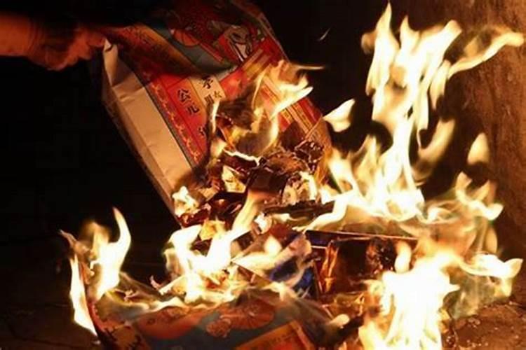 中元节在坟上烧纸吗？