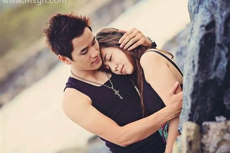 梦见美女主动拥抱自己什么意思？