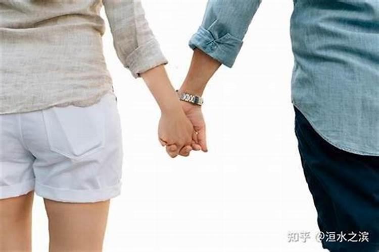 梦见熟悉的女性朋友亲自己嘴