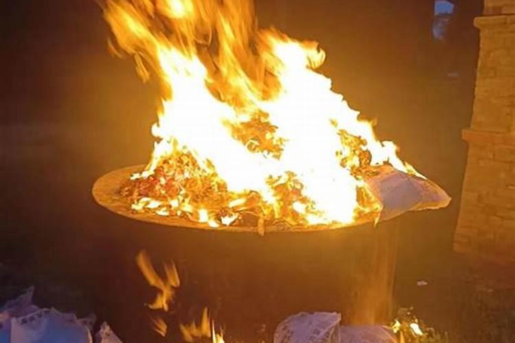 堕胎婴灵会跟着爸爸吗？