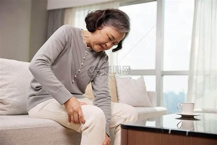 梦到妈妈老了腿脚不灵活