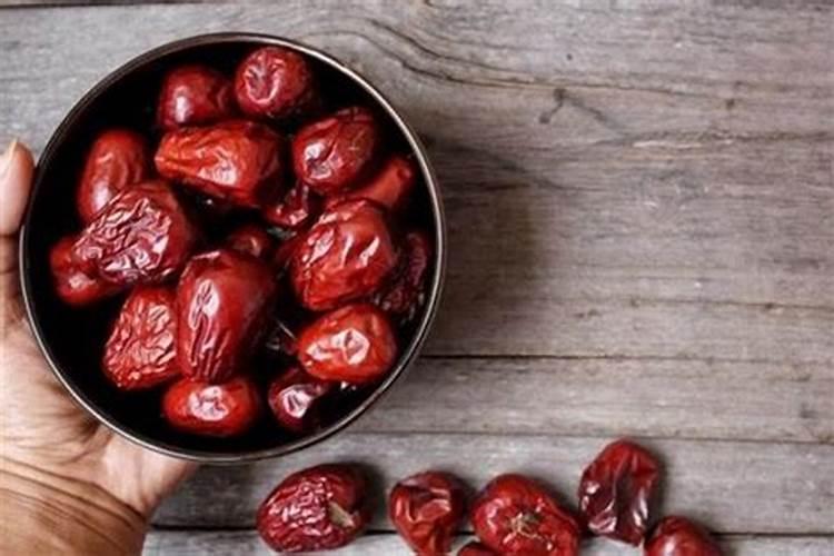 梦见大枣树上结满了好多枣啥意思？