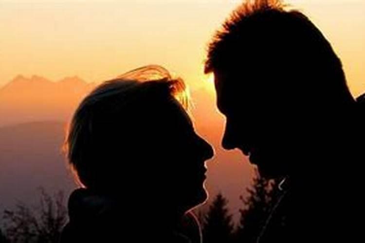 梦见死去的丈夫和我一起