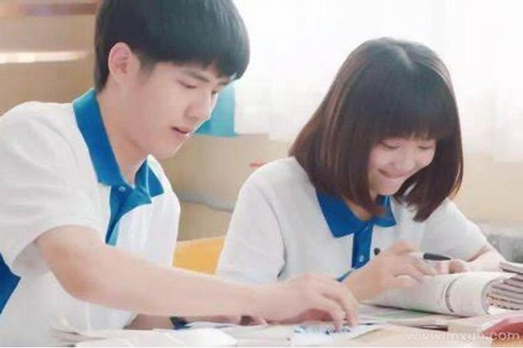 梦到自己的异性同学是什么意思？