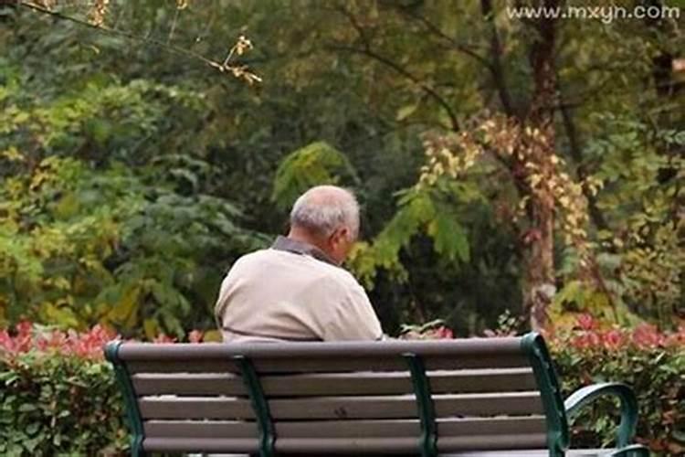 梦见邻居的男人伤心