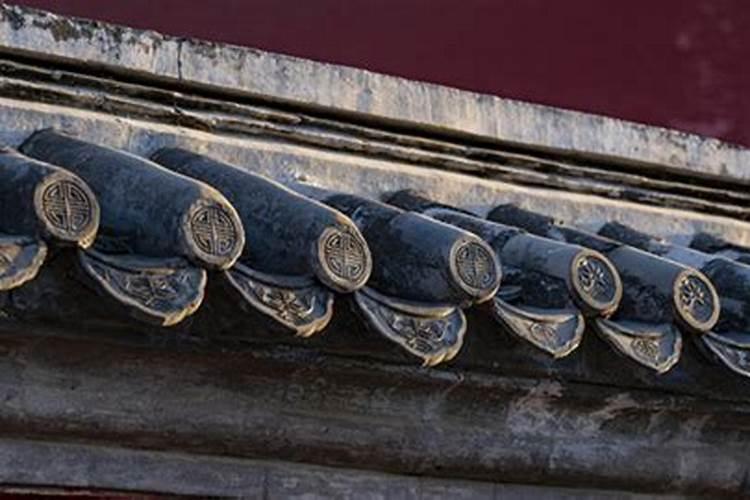 午不苫盖屋主更张什么意思？