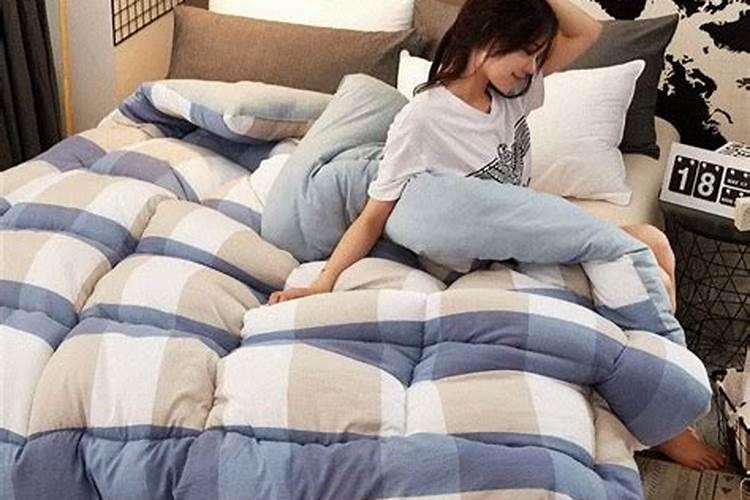 梦到和老板睡觉盖一床被子