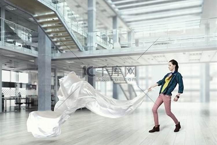 女人梦到白布什么意思？