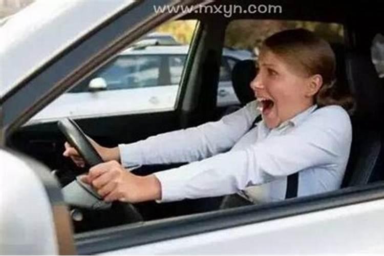 梦到踩不住刹车但没事