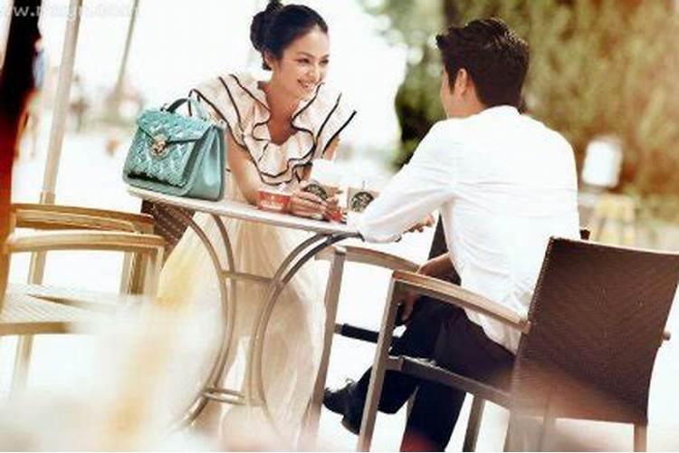 梦见老公发现我和别人在一起