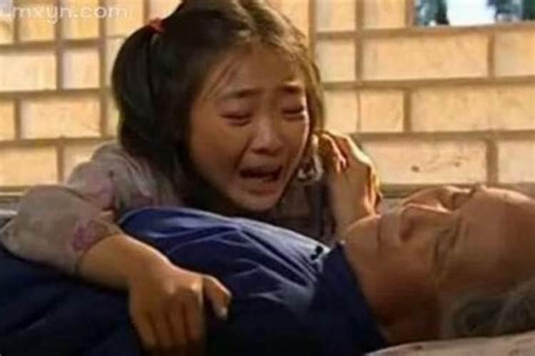 梦见奶奶死了哭得很伤心什么意思？