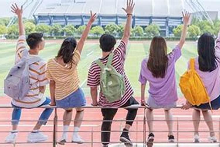 梦见初中同学是什么意思？