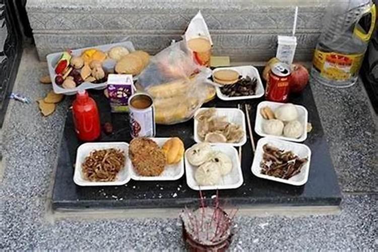 七月十五上坟带什么东西好？