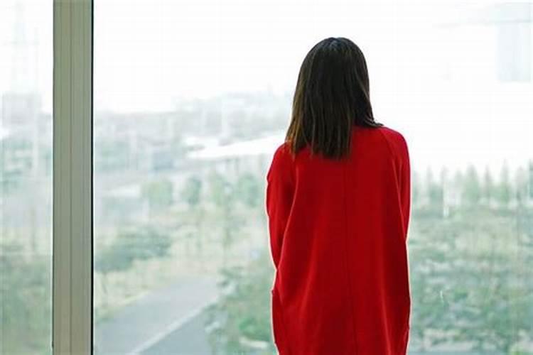 梦到红色衣服的女人什么意思？