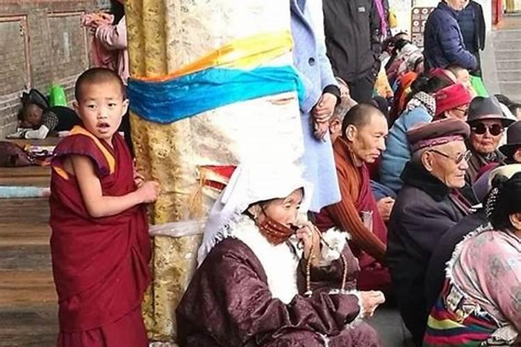 祠堂转火请和尚做法事