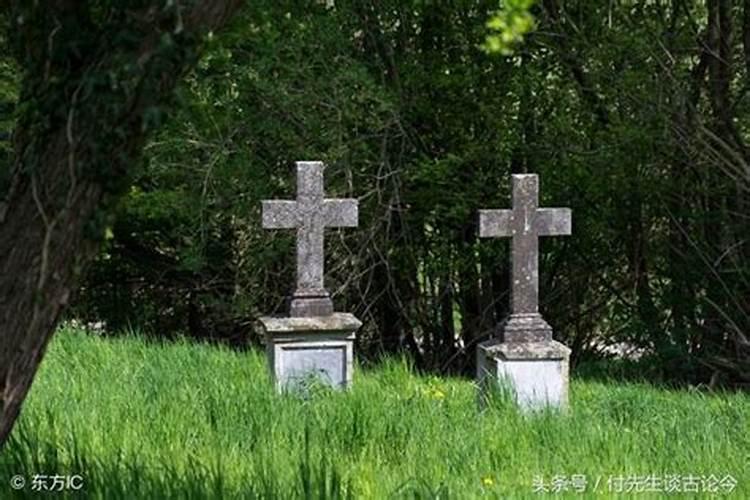 梦到给坟墓添土好吗？